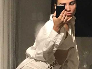 REALMEANTINA's Live Cam