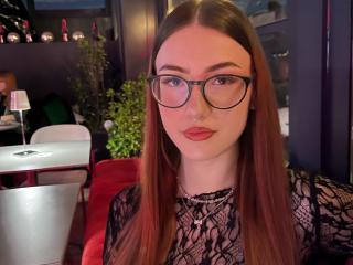 StrawberryCeline's Live Cam